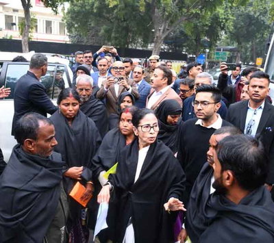 ममता बनर्जी के आरोप पर चुनाव आयोग का पलटवार, कहा, धमकी बर्दाश्त नहीं होगी, कानूनी कार्रवाई करेंगे