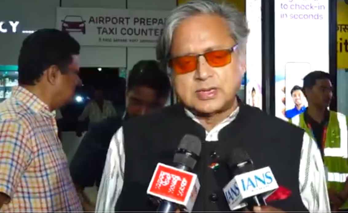 शशि थरूर ने कहा, वंदे मातरम बोझिल, भाजपा ने कहा, कांग्रेस का रिमोट कंट्रोल मुस्लिम लीग के पास