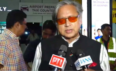 शशि थरूर ने कहा, वंदे मातरम बोझिल, भाजपा ने कहा, कांग्रेस का रिमोट कंट्रोल मुस्लिम लीग के पास