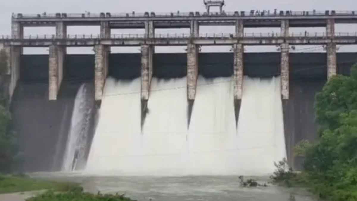 Patratu Dam, gates opened