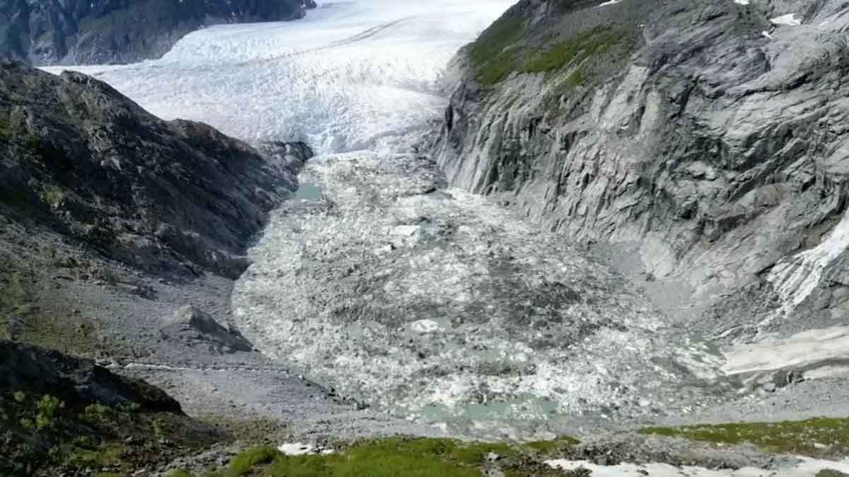 glacial lakeoutburst, bhutan