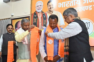 प्रदेश अध्यक्ष  आदित्य साहू व बाबूलाल मरांडी की मौजूदगी में विजय सिंह गगराई ने थामा भाजपा का दामन