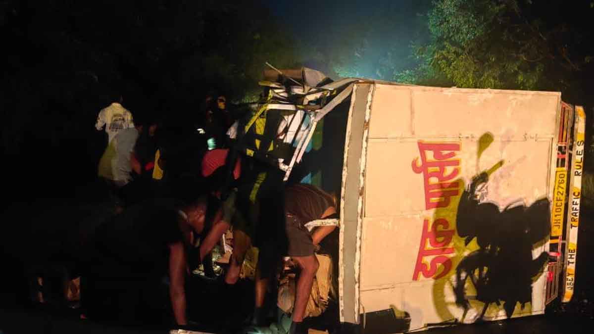 Jamtara, Accident hit van