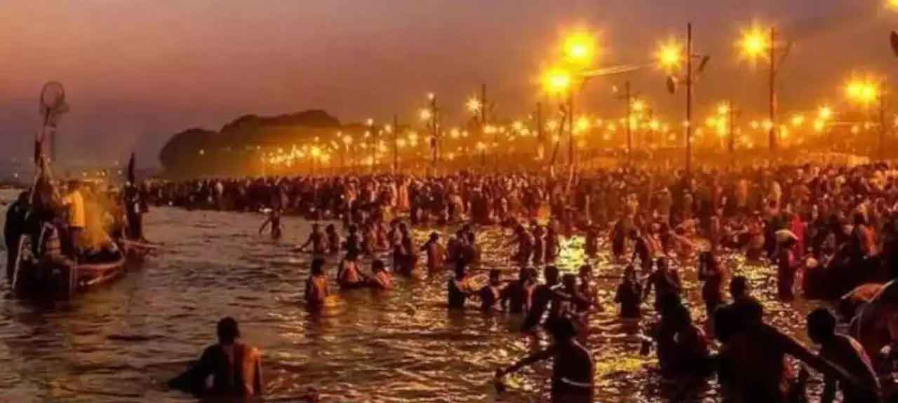 केरल में लगा कुंभ मेला, दक्षिण गंगा के घाटों पर हजारों साधु लगा रहे आस्था की डुबकी