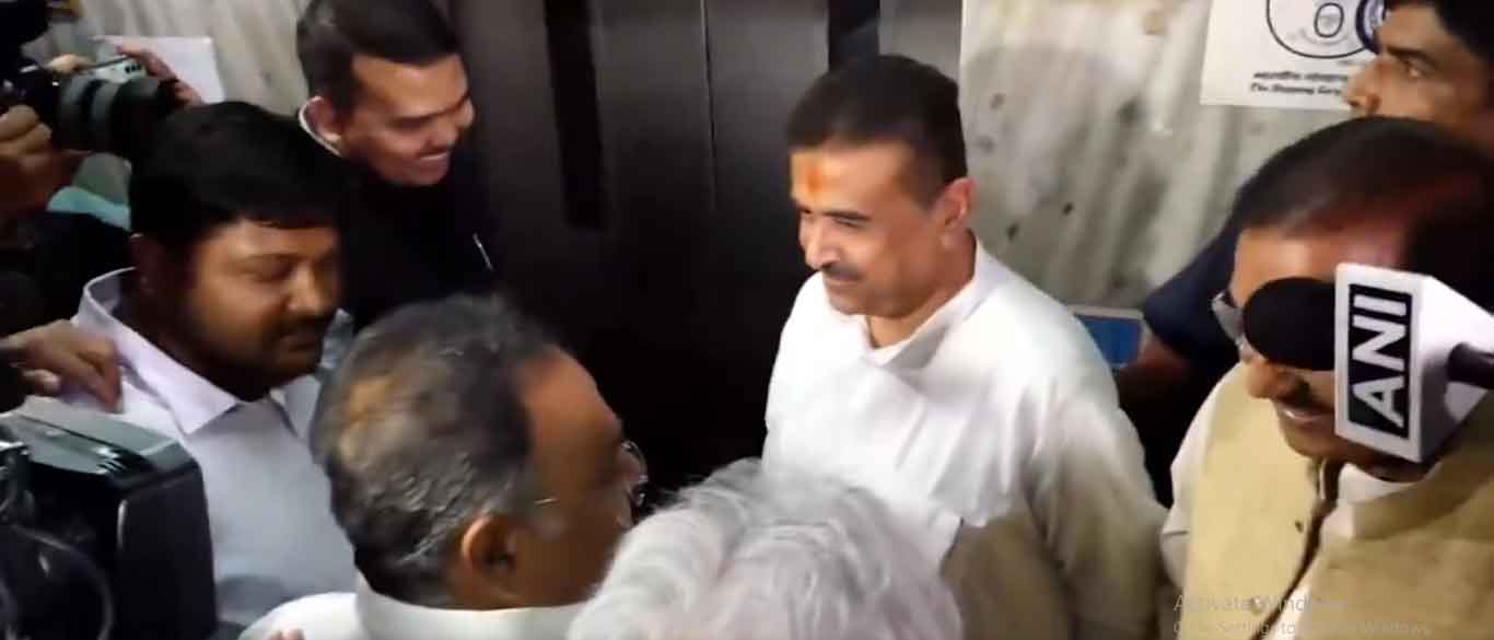 भाजपा-टीएमसी के बीच की खुन्नस कहां तक जायेगी?  ममता बनर्जी-सुवेंदु अधिकारी ने चुनाव आयोग का दरवाजा खटखटाया