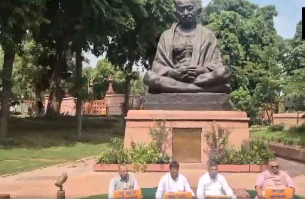 भाजपा सांसदों ने संसद में JPSC,  JSSC-CGL भर्ती परीक्षाओं में भ्रष्टाचार के खिलाफ धरना दिया