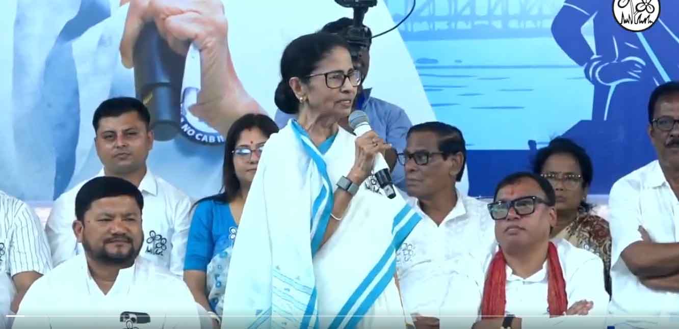 ममता ने कहा, वोटरलिस्ट में घुसपैठिये थे, तो  फिर मोदी उनके वोट से जीते हैं,  इस्तीफा दें