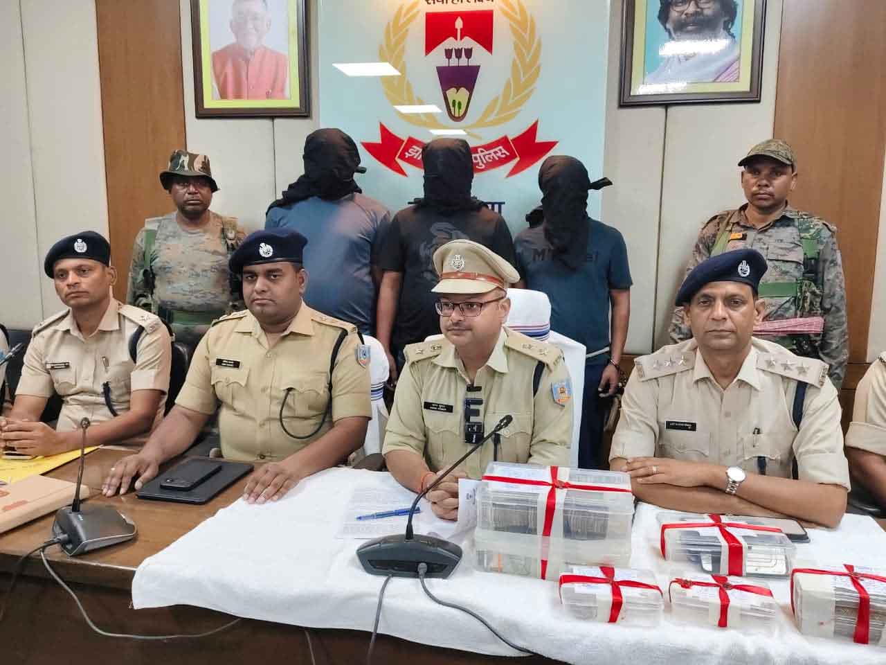 हजारीबाग बैंक लूट कांड का खुलासा, तीन अपराधी गिरफ्तार, लूटे गये  सोने और नकदी का बड़ा हिस्सा बरामद