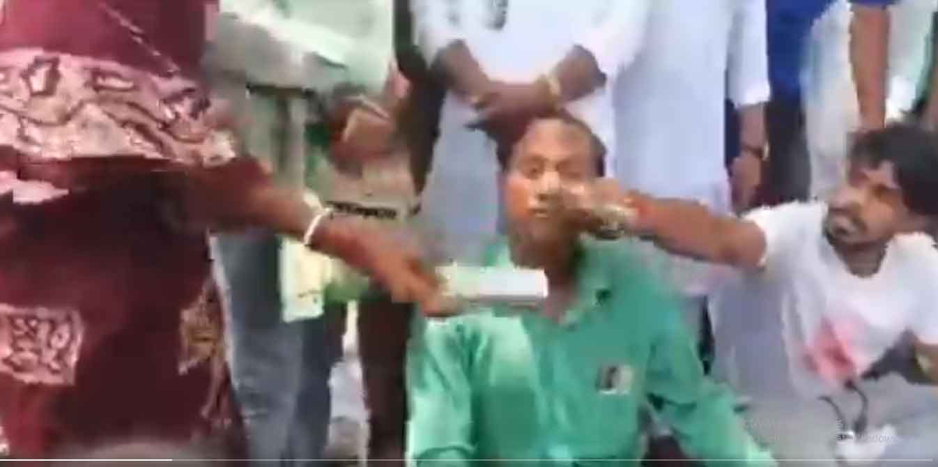 पश्चिम बंगाल : कटमनी  के पैसे लौटा रहे टीएमसी नेता, कई वीडियो वायरल