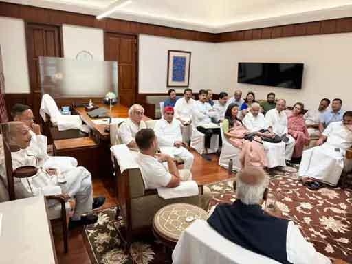 INDIA अलायंस की बैठक, छात्रों पर लाठीचार्ज, राममंदिर चंदा चोरी पर मोदी सरकार से जवाब मांगा