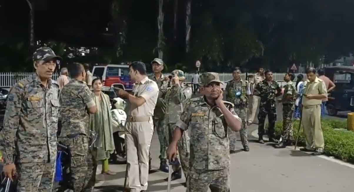 Jamshedpur Crime News : बर्मामाइंस इलाके में अंधाधुंध फायरिंग, गंभीर रूप से घायल आफताब कोलकाता रेफर