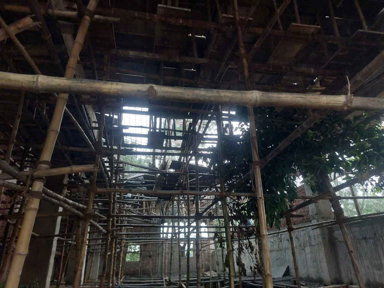 जमाताड़ा : ढलाई के कुछ घंटे बाद ही गिर गयी मोटर हाउस की छत, निर्माण गुणवत्ता पर उठे  सवाल
