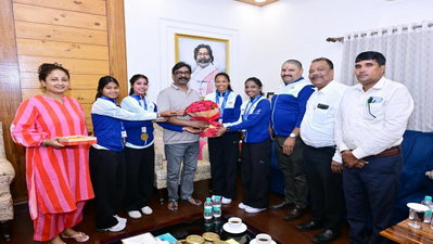 Ranchi News: एशियन गेम्स स्वर्ण विजेता झारखंडी हॉकी खिलाड़ियों से मिले मुख्यमंत्री, किया सम्मानित