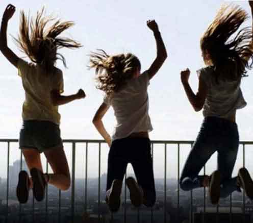 गाजियाबाद में तीन बहनों ने 9वीं मंजिल से कूदकर आत्महत्या कर ली, ऑनलाइन कोरियन गेम खेलने की आदी थी