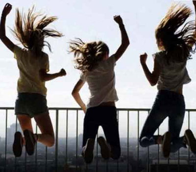 गाजियाबाद में तीन बहनों ने 9वीं मंजिल से कूदकर आत्महत्या कर ली, ऑनलाइन कोरियन गेम खेलने की आदी थी