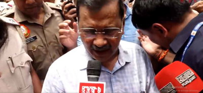 केजरीवाल का E20 पेट्रोल के खिलाफ मार्च, धरने पर बैठे, 2.30 लाख पिटीशन पीएम आवास भेजवाये