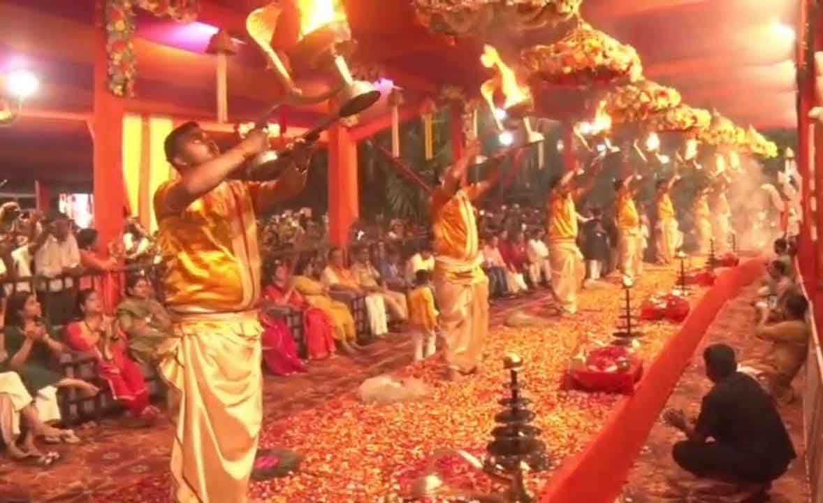 राजेंद्र सरोवर में गूंजी दिव्य शिव महाआरती, हर-हर महादेव के जयघोष से शिवमय हुआ धनबाद