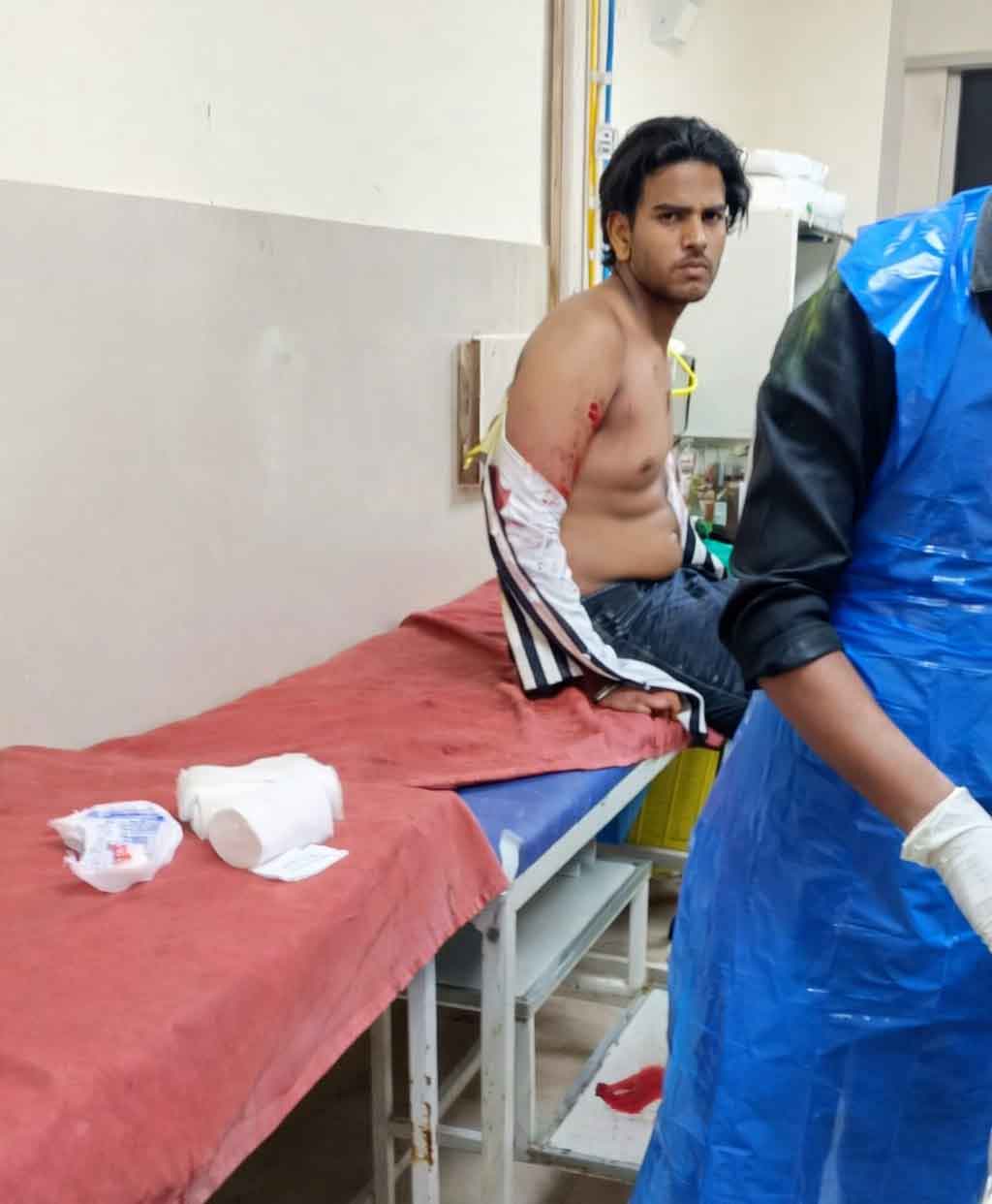 जमशेदपुर :  पानी फेंकने को लेकर हुए विवाद में चाकू से युवक पर हमला