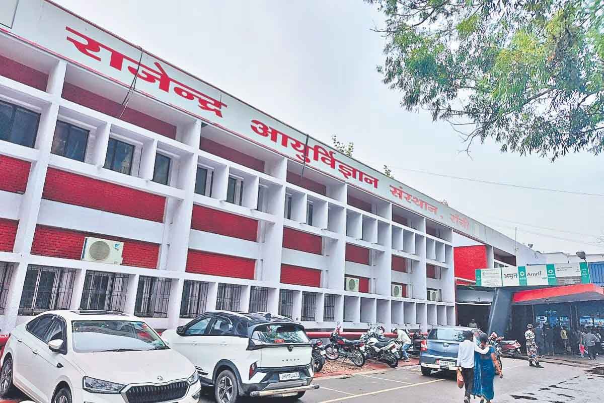 रिम्स में सुरक्षा प्रोटोकॉल फेल, HIV संक्रमित  गर्भवती महिला का बिना जांच ऑपरेशन