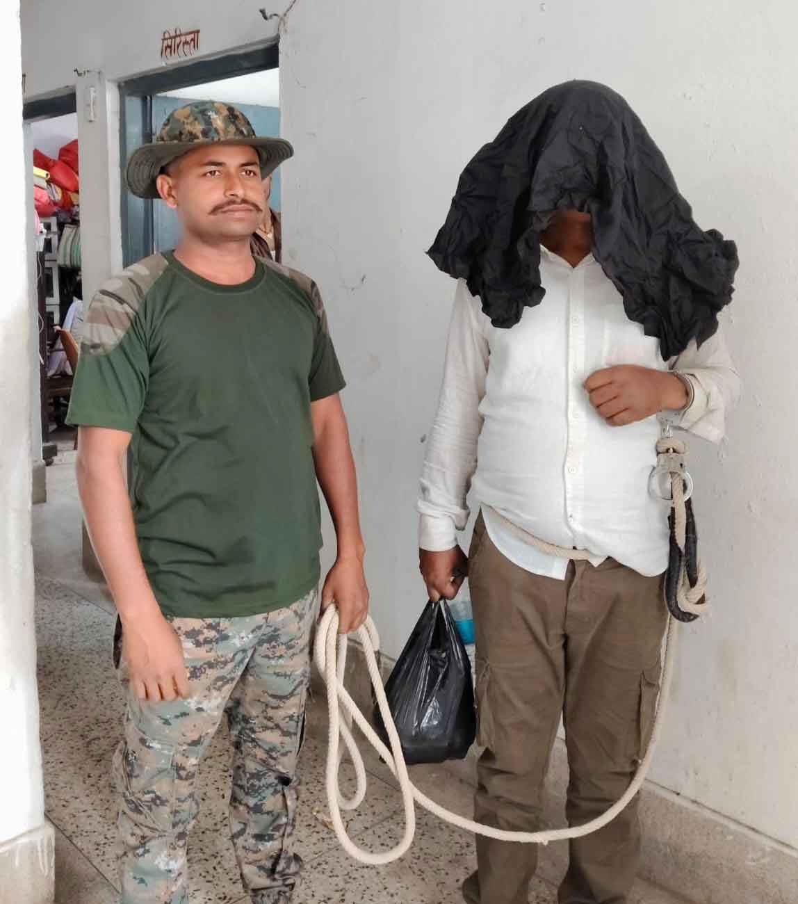 चतरा : नशीला पदार्थ खिलाकर ट्रक लूटने वाले गिरोह का खुलासा,  बिहार निवासी आरोपी लातेहार में गिरफ्तार