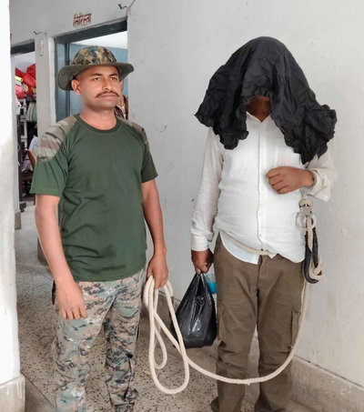 चतरा : नशीला पदार्थ खिलाकर ट्रक लूटने वाले गिरोह का खुलासा,  बिहार निवासी आरोपी लातेहार में गिरफ्तार