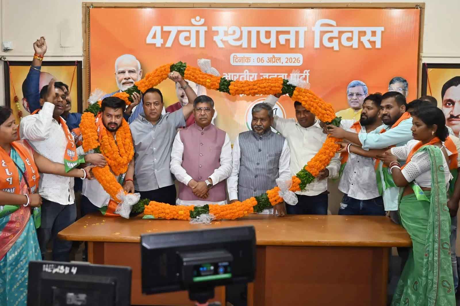 भाजपा का स्थापना दिवस छह अप्रैल को, बड़ी संख्या में नये सदस्य पार्टी से जुड़े, बाबूलाल मरांडी ने स्वागत किया