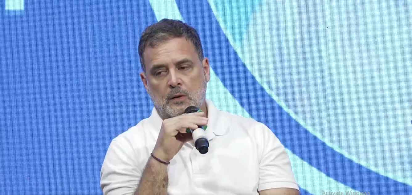 राहुल गांधी ने केरल में छात्रों से कहा, राजनीति एक अप्रिय काम है, सोच समझ कर आयें