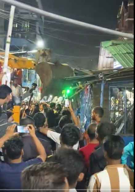 कोलकाता में TMC  कार्यालय पर बुलडोजर एक्शन, टीएमसी ने भाजपा की गुंडागर्दी करार दिया