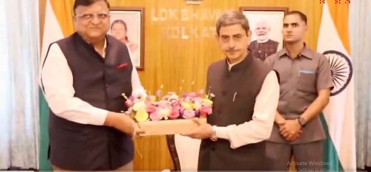 पश्चिम बंगाल : CEC मनोज अग्रवाल राज्यपाल आरएन रवि से मिले, 293 विजयी उम्मीदवारों की सूची सौंपी