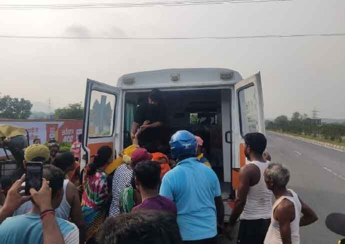 चांडिल में दो ऑटो की आमने-सामने टक्कर, छह घायल, चार की हालत गंभीर, जमशेदपुर रेफर