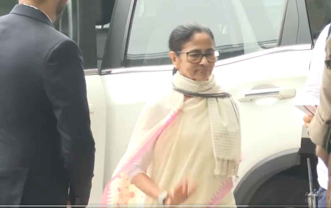 ममता बनर्जी दिल्ली रवाना, इंडिया गठबंधन की बैठक में शामिल होंगी