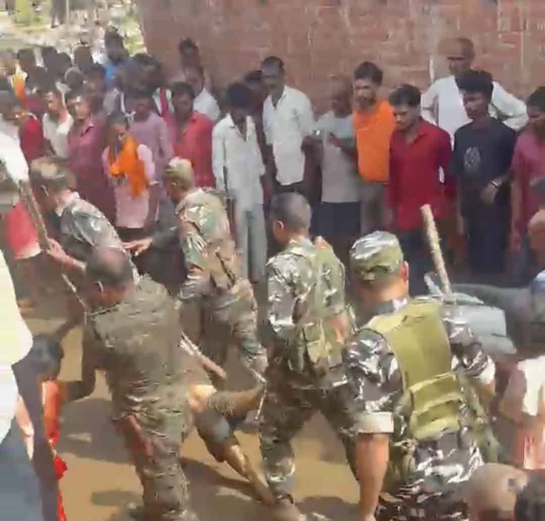 चतरा :  बड़गांव मॉब लिंचिंग मामले में एसपी की कार्रवाई, दो दारोगा समेत चार पुलिसकर्मी सस्पेंड