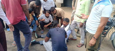 पांकी-मेदिनीनगर मुख्य पथ पर सड़क हादसा, मोटर बाइक ट्रैक्टर में जा घुसी, बाइक सवार घायल