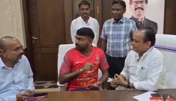 डुमरी विधायक जयराम महतो इरफान अंसारी से मिले, JPSC-JSSC अभ्यर्थियों से मिलने को कहा