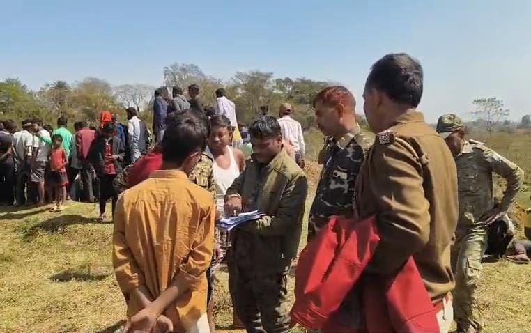 धनबादः पानी भरे गड्ढे में मिला युवक का शव, हत्या की आशंका