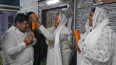 धनबाद नगर निगम चुनाव : मेयर प्रत्याशी अमित अग्रवाल ने किन्नर समाज से मांगा समर्थन