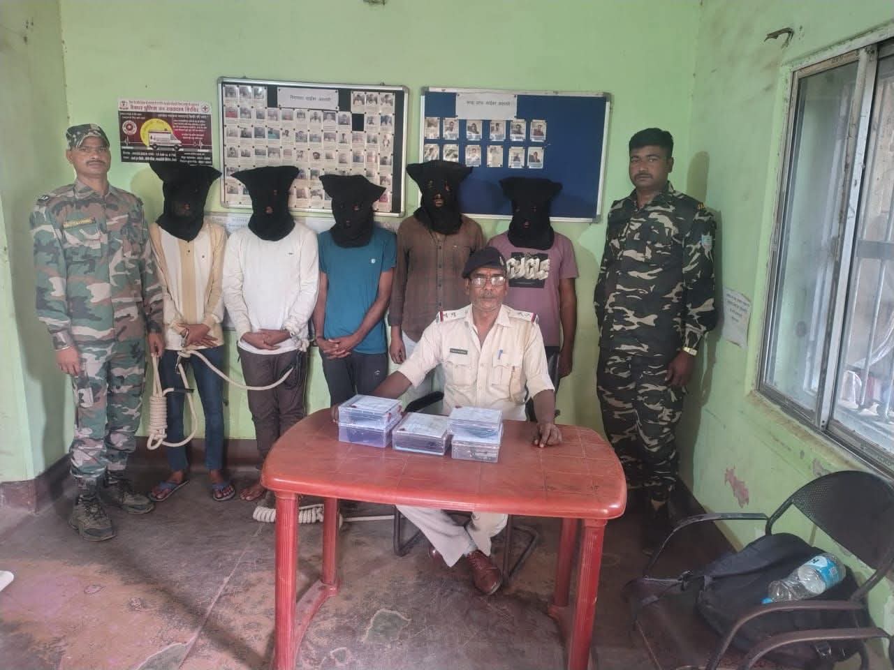 देवघरः 5 साइबर अपराधी गिरफ्तार, कस्टमर केयर अधिकारी बन करते थे ठगी
