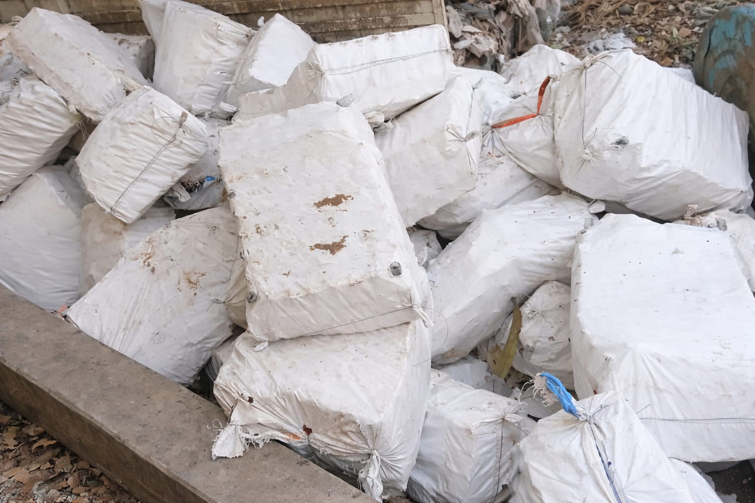 जामताड़ा में नकली शराब कारोबार के बड़े नेटवर्क का भंडाफोड़, भारी मात्रा में शराब व स्प्रिट बरामद