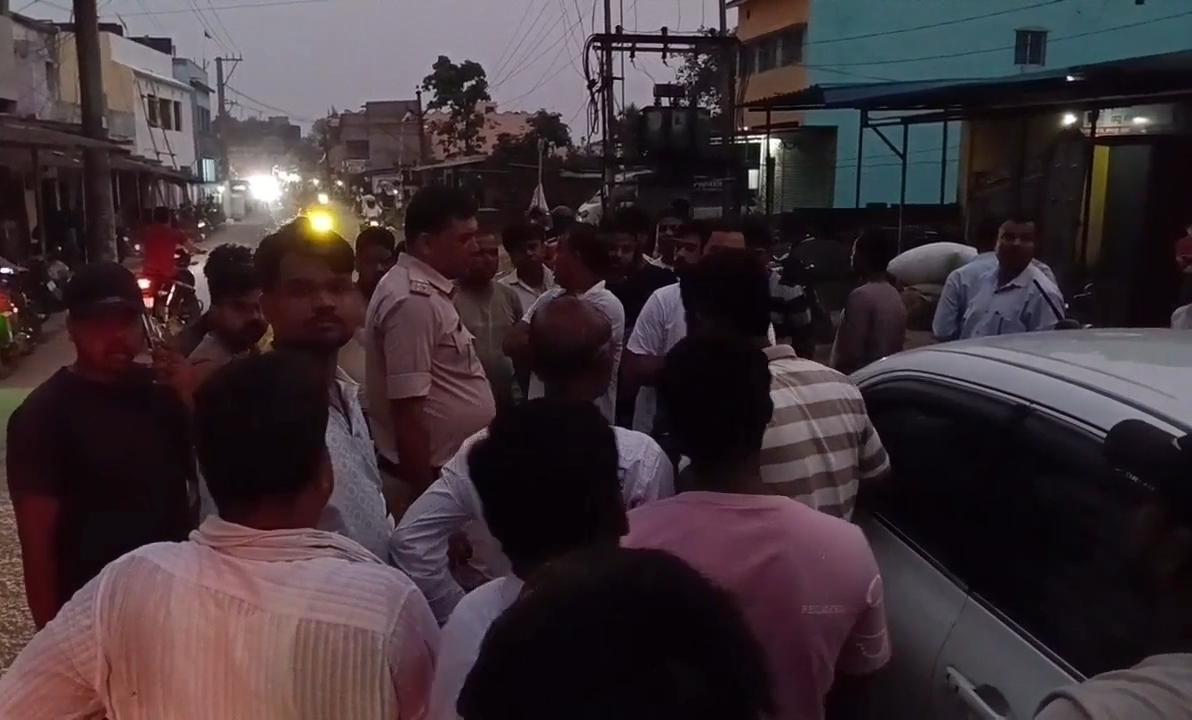 Dhanbad News : ट्यूशन से लौटते समय छात्र रहस्यमय ढंग से लापता, सुनसान स्थान पर मिला बैग