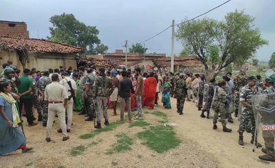 Latehar News : सर्वे के लिए गई टीम को ग्रामीणों ने बनाया बंधक, गांव में तनाव