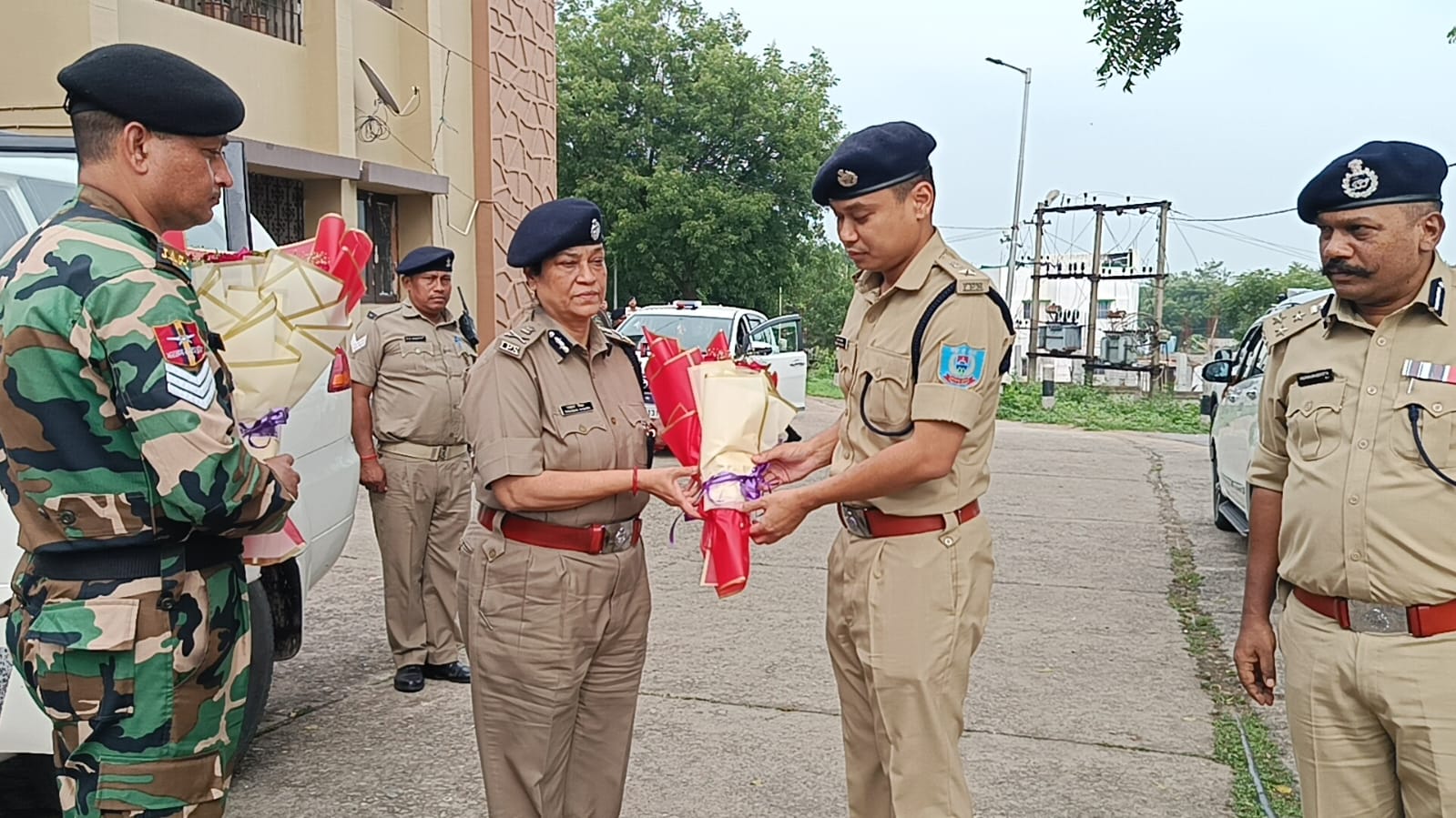 Saraikela News : DGP का सरायकेला दौरा, पुलिस अधिकारियों को सुरक्षा व्यवस्था और मजबूत करने का निर्देश