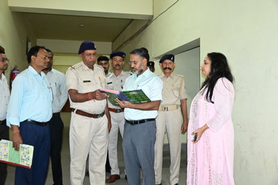Giridih News :  डीसी ने ईवीएम-वीवीपैट वेयरहाउस का किया निरीक्षण