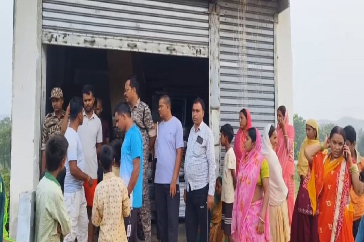 Giridih News : तिसरी में दुकान में सेंधमारी कर लाखों का सामान चोरी