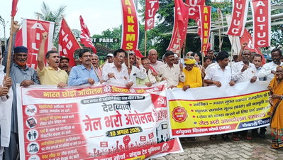 Bokaro News : केंद्र की नीतियों के खिलाफ यूनियनों का प्रदर्शन, सैकड़ों किसान-मजदूरों ने दी गिरफ्तारी
