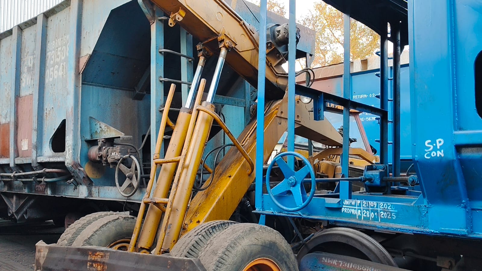 लातेहारः रेलवे आरओएच शेड में घुसी मालगाड़ी, बाल–बाल बचे रेल कर्मी