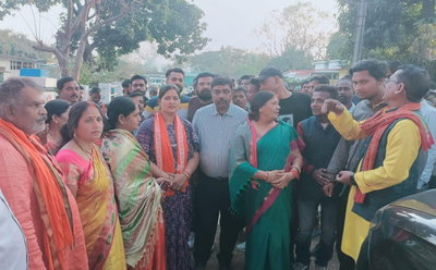 धनबादः मेयर प्रत्याशी इंदु सिंह ने सुनीं लोगों की समस्याएं, दिया विकास का भरोसा