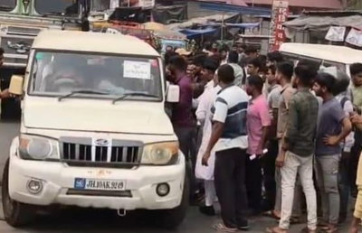 गिरिडीहः बकाया किस्त को लेकर फाइनेंस कर्मियों ने तिलक पर जा रहे लोगों से की मारपीट, एक घायल