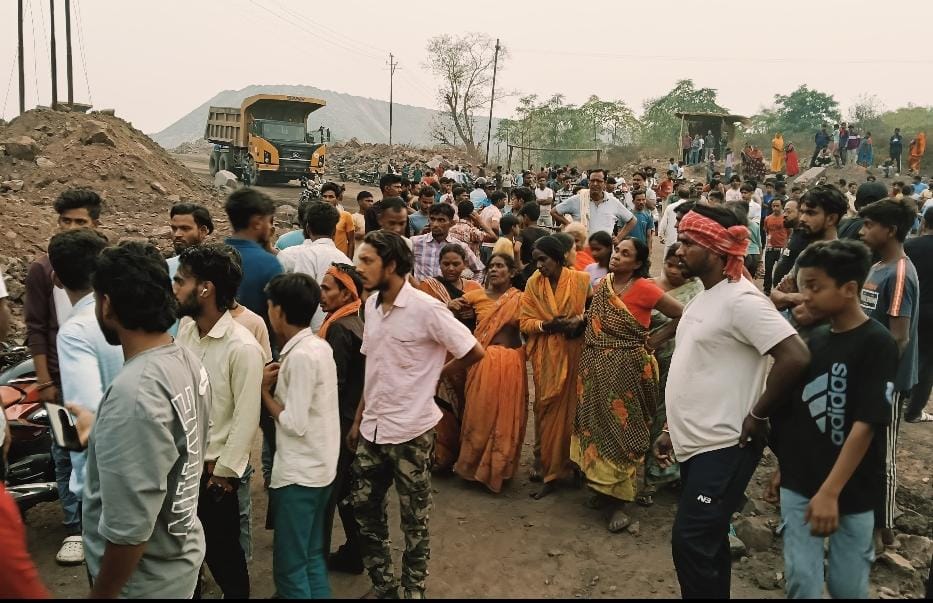 धनबादः होलपैक की चपेट में आकर किशोर की मौत, ग्रामीणों ने बरारी आउटसोर्सिंग में किया बवाल