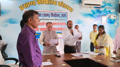 कोडरमाः झुमरी तिलैया नप के अध्यक्ष व वार्ड पार्षदों ने ली शपथ