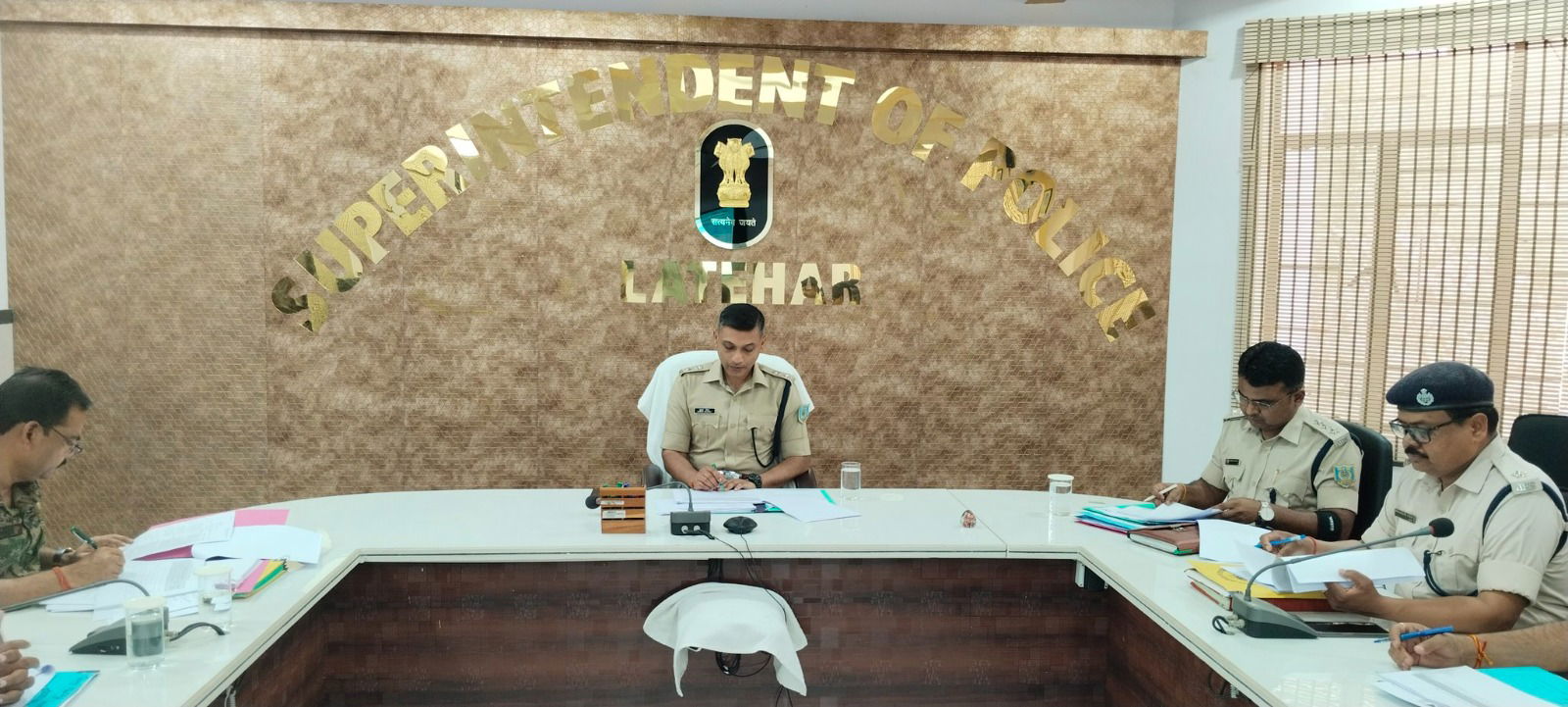 लंबित कांडों का त्वरित निष्पाछदन करें थानेदार: लातेहार एसपी